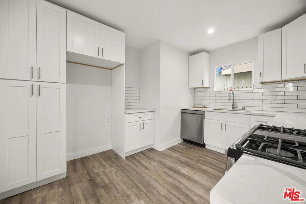 10950 S Hoover Street, Los Angeles, California 90044 home-pic-8